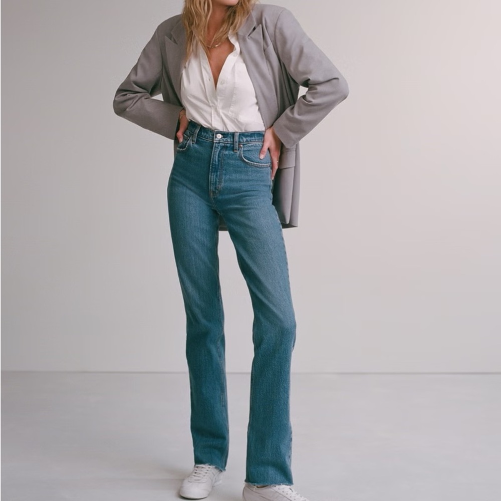 Abercrombie 90’s Straight Ultra High Rise